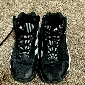 Adidas women’s 8 1/2 basketball shoes